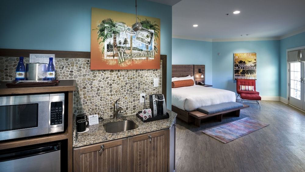 Standard Room, 1 King Bed photo 3