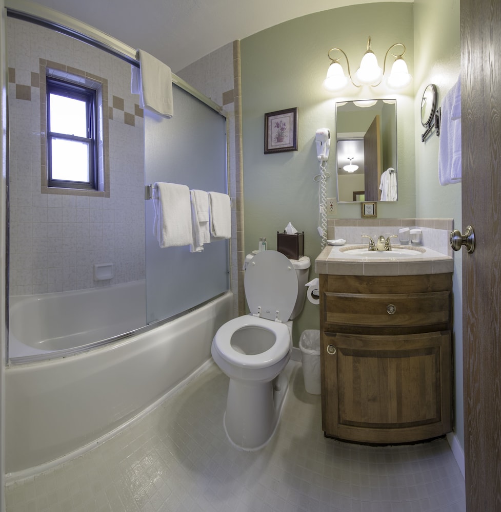 Superior Suite, 1 King Bed, Kitchenette - Photo 8