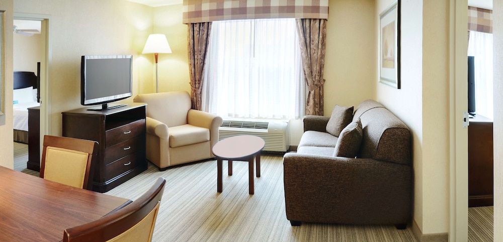 Suite, 2 Bedrooms, Non Smoking (1 King Bed, 2 Double Beds and Sofabed) - Photo 3