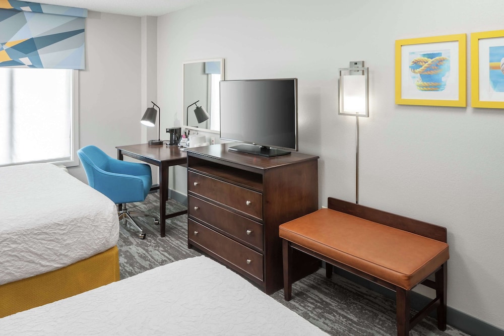 Room, 2 Queen Beds, Accessible (Roll-In Shower) - Photo 3