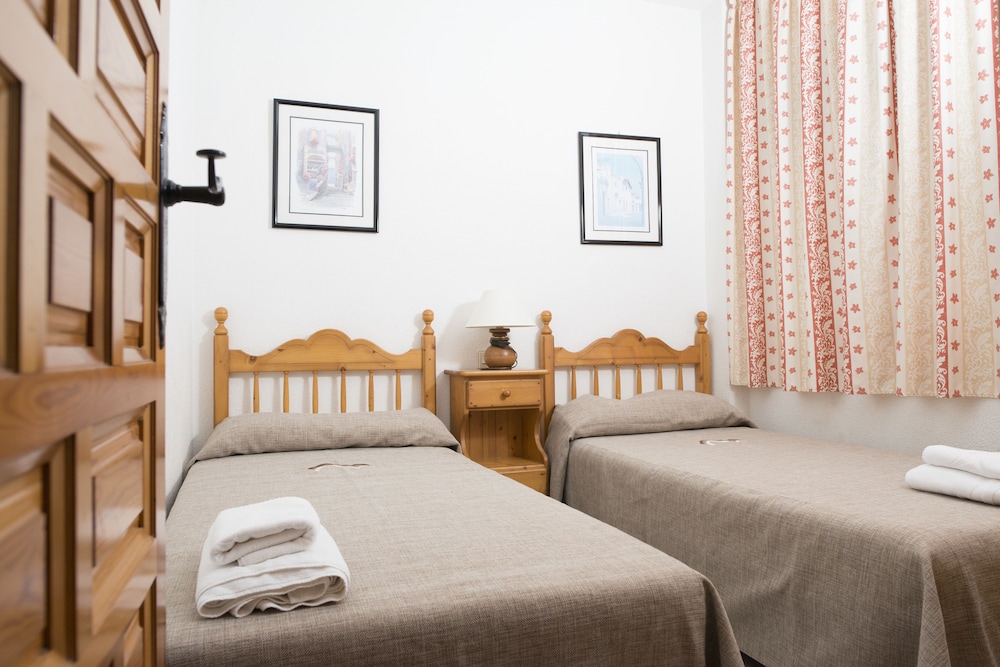 Apartment, 2 Bedrooms, Balcony (APG) photo 2