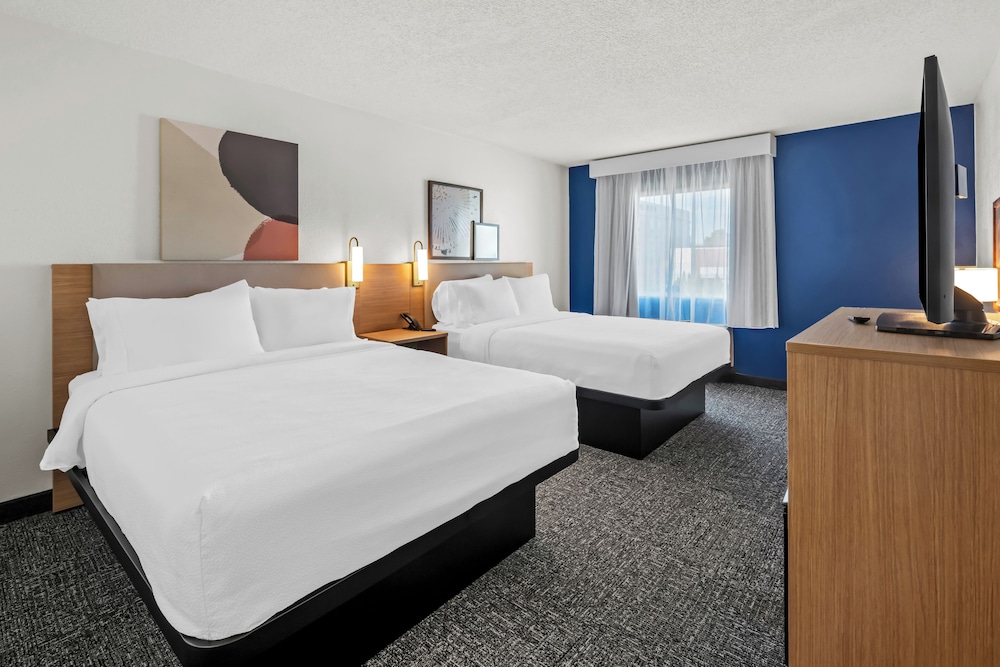 Room, 2 Queen Beds, Accessible (Hearing) - Photo 1