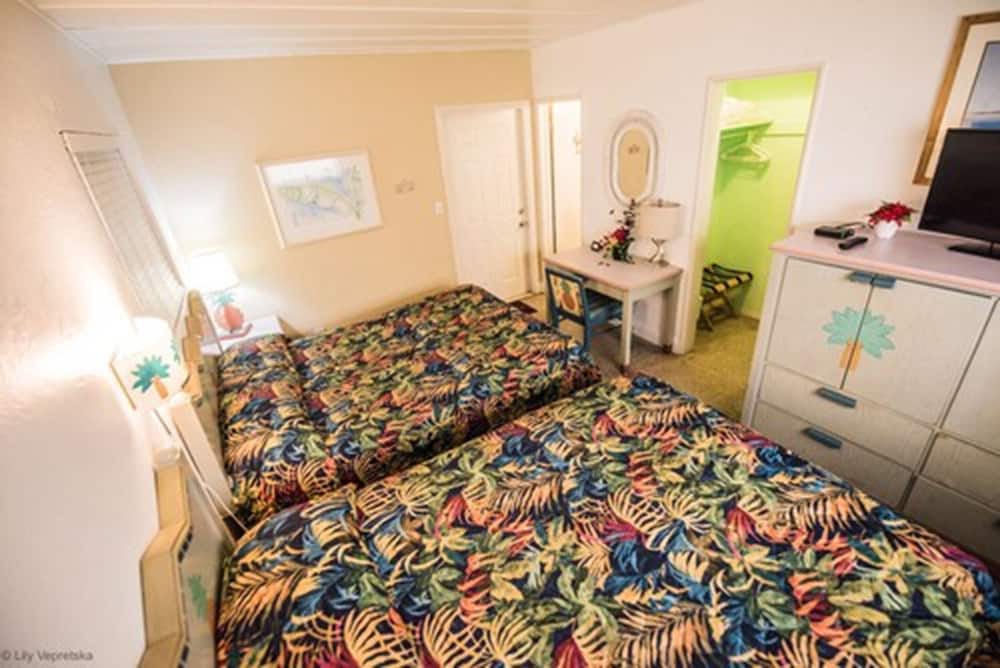 Deluxe Double Room, 2 Queen Beds, Bathtub photo 3