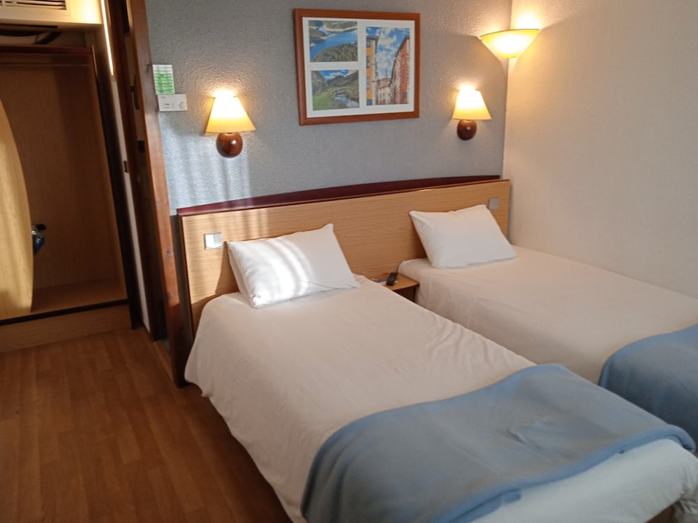 Standard Room, 2 Twin Beds - Photo 2