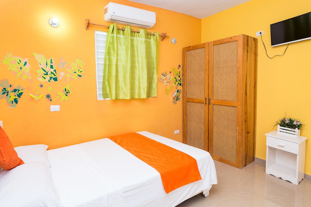 Room, 1 Queen Bed (Kitchenette) photo 3