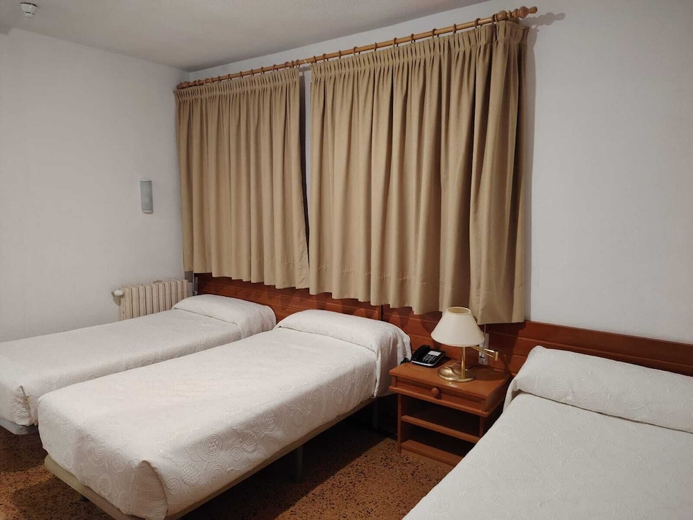 Basic Triple Room