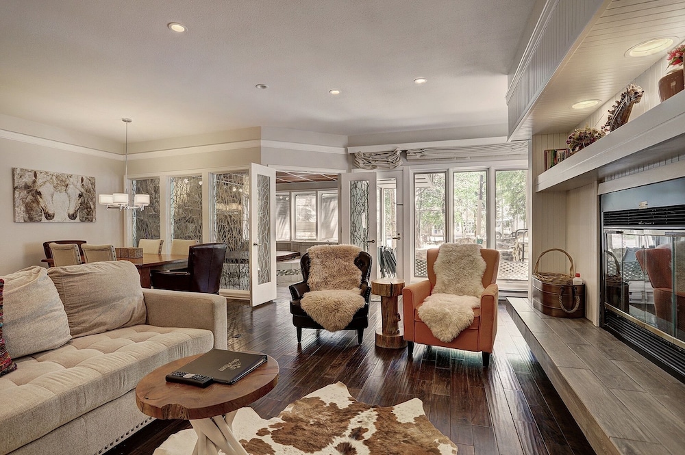 Condo, 2 Bedrooms