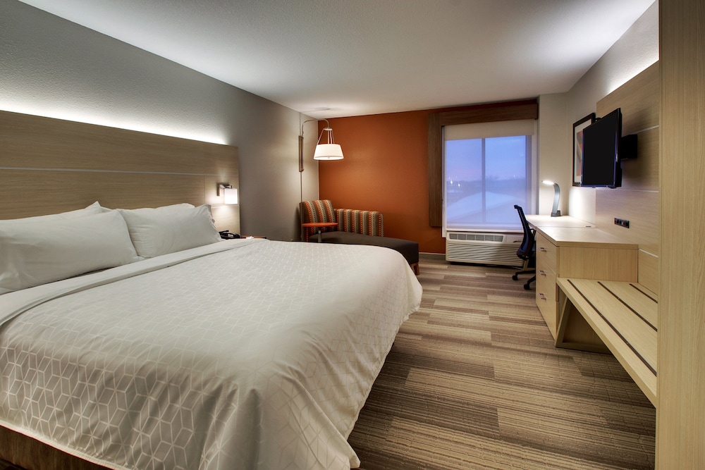 Standard Room, 1 Queen Bed, Accessible Bathtub (Communications, Mobility) - Photo 3