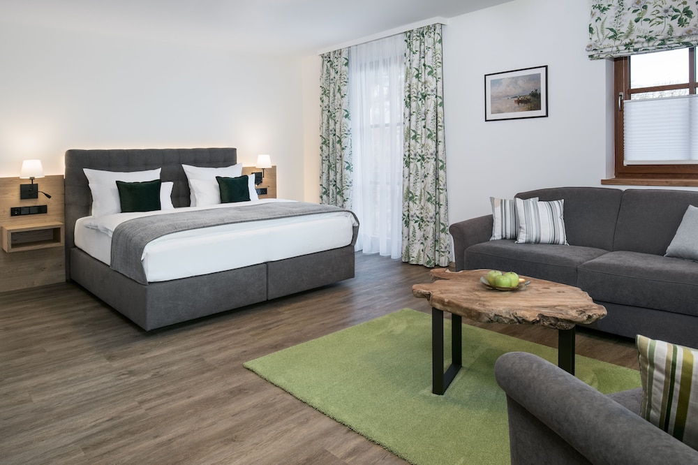Grand Room (Josef)