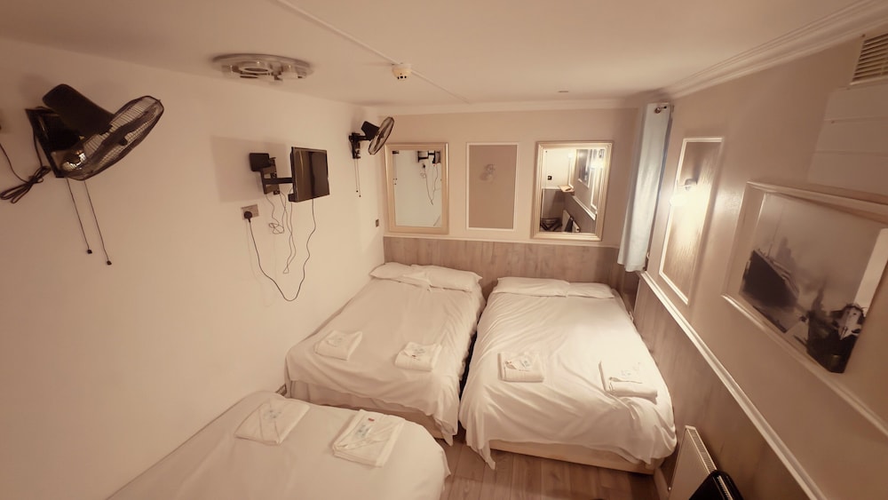 Family Room, 1 Bedroom photo 1