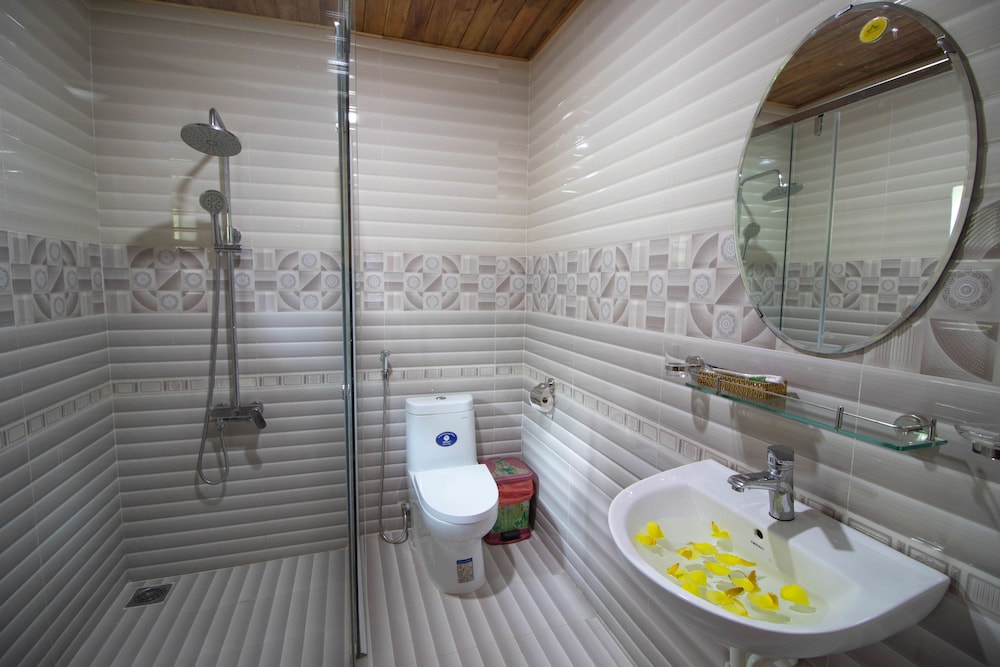Deluxe Double Bungalow - Photo 11