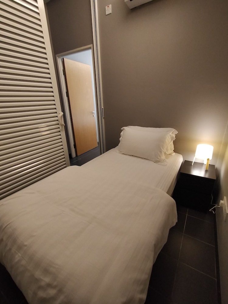 Deluxe Triple Room, 3 Twin Beds, Non Smoking, Hill View photo 1