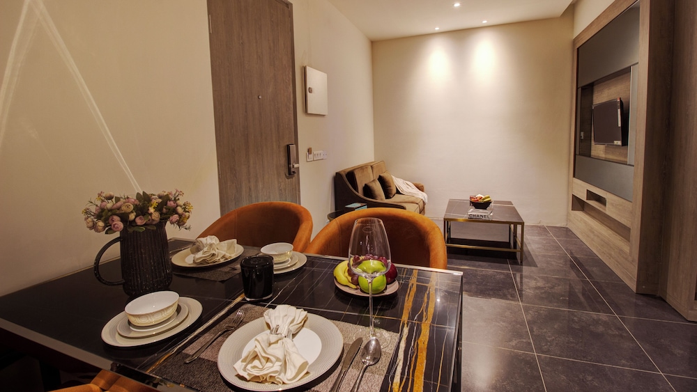 Executive Two Bedroom Suite - Photo 8