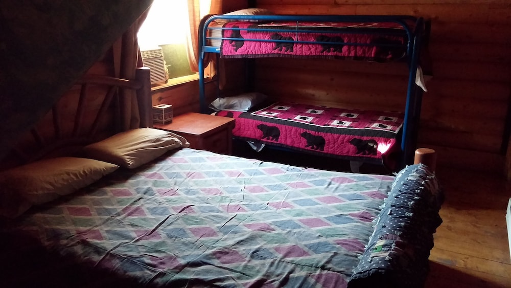 Cabin, 2 Bedrooms (Grizzly)
