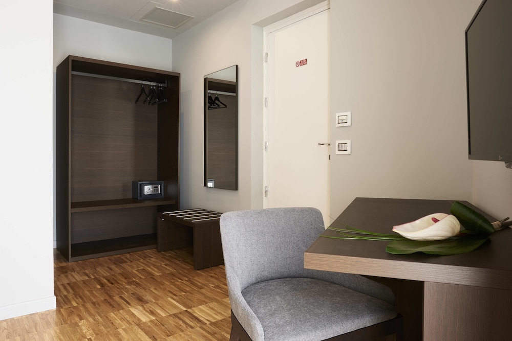Superior Double or Twin Room photo 3