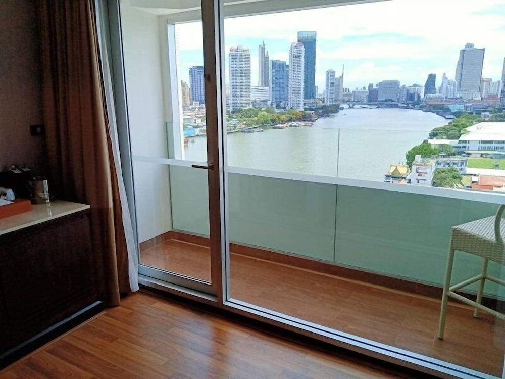 Suite, 1 King Bed, Balcony, River View