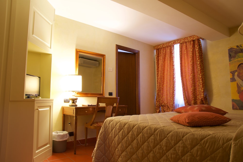 Double or Twin Room - Photo 4