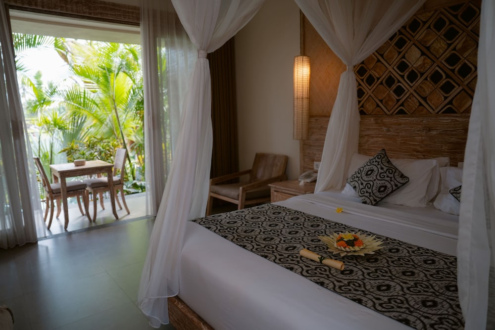 Suite with Pool Access - Photo 3