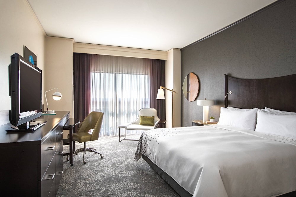 Club Room, 1 King Bed - Photo 1