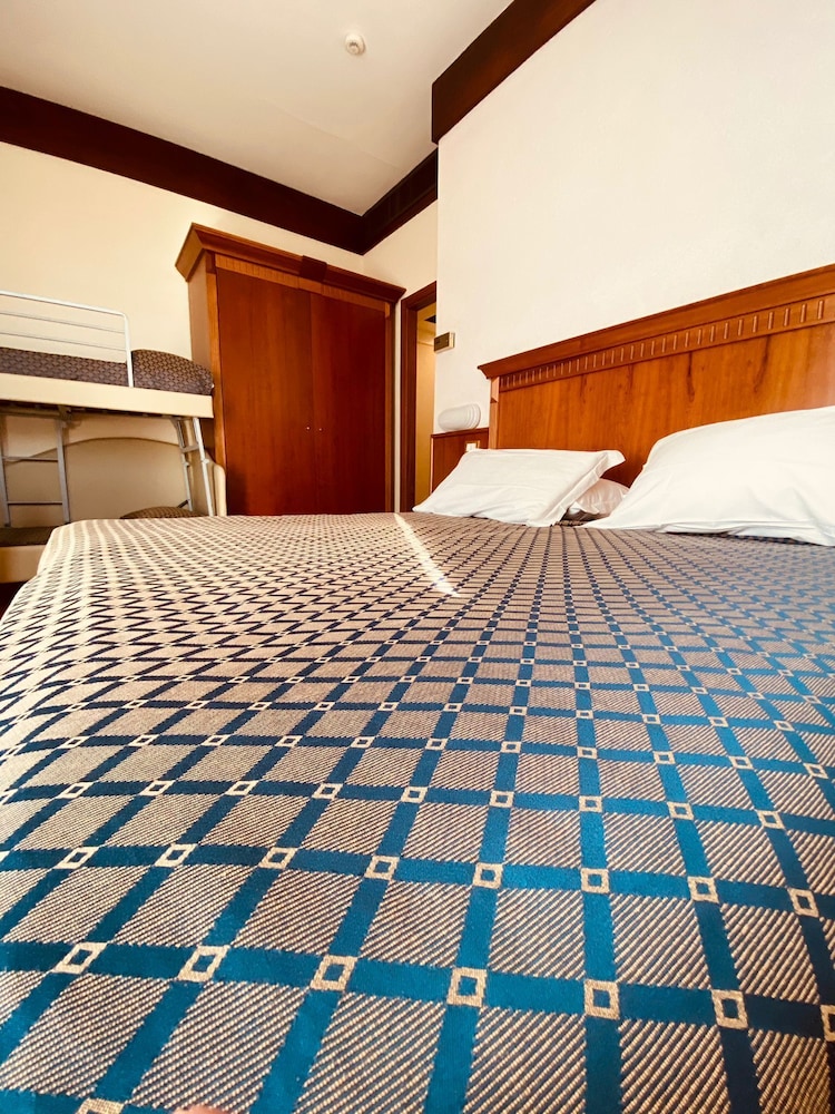 Quadruple Room - Photo 2
