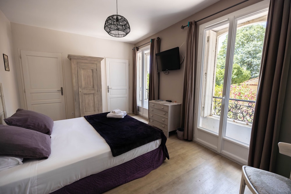 Double Room, Ensuite, Mountain View (Lou) photo 1