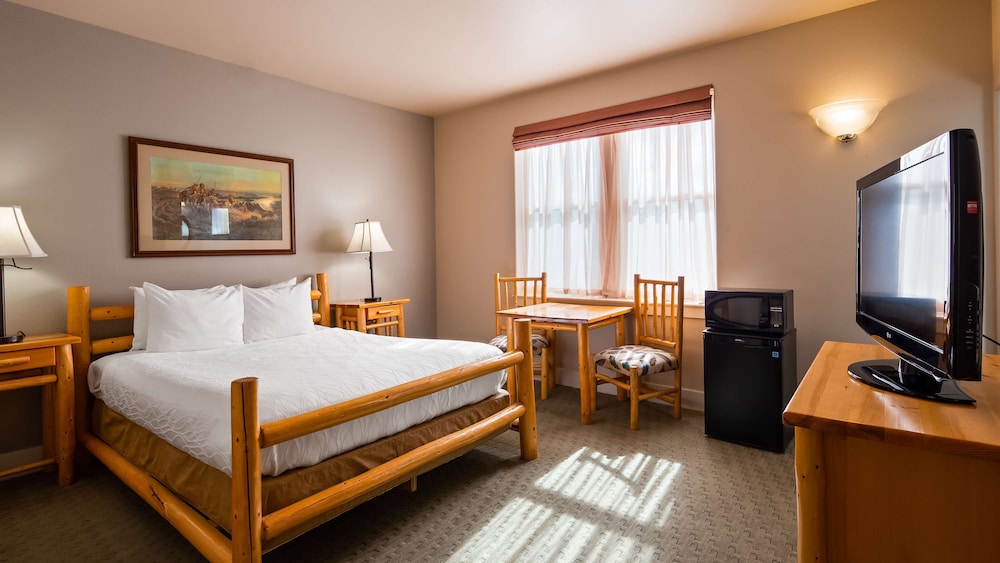 Standard Room, 1 Queen Bed, Non Smoking, Refrigerator & Microwave (2nd Floor) photo 1