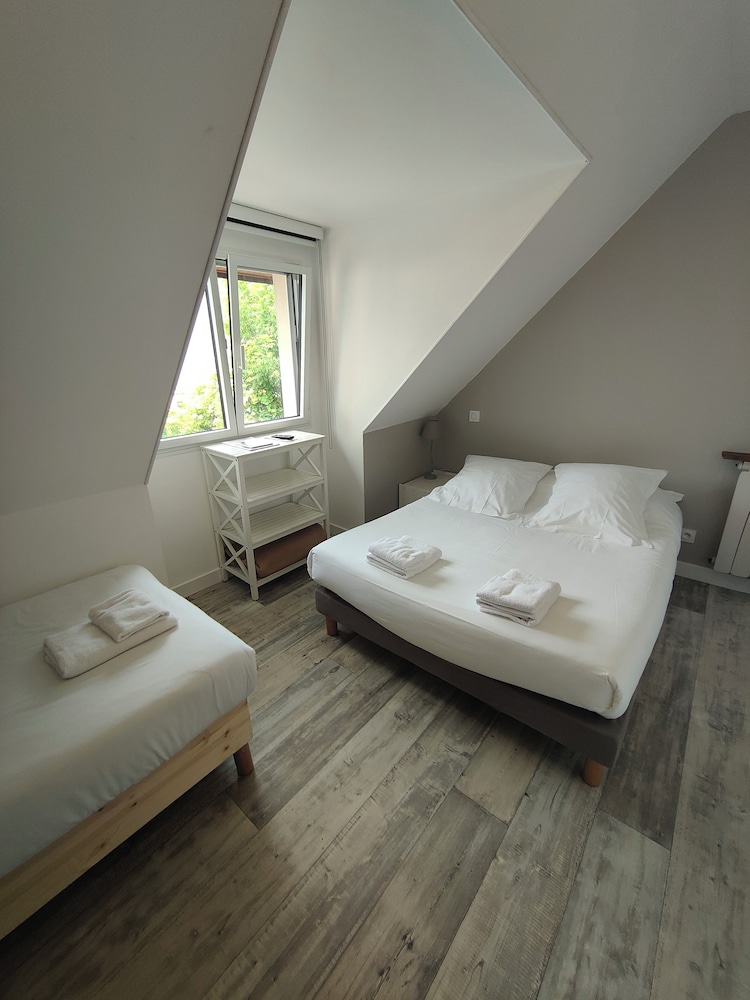 Economy Triple Room photo 1