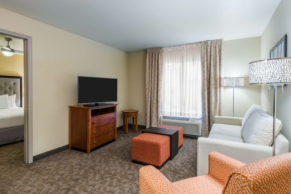 Suite, 1 King Bed, Accessible, Bathtub