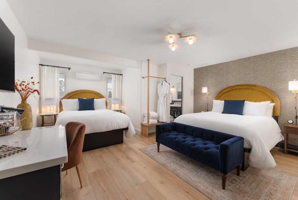 Room, 2 Queen Beds photo 1