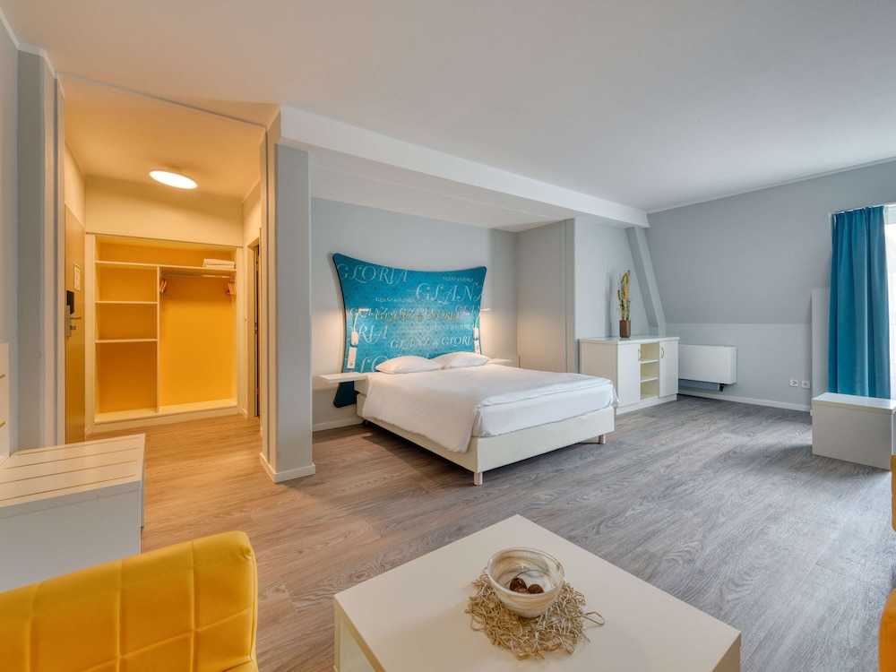 Family Suite, 1 Double Bed with Sofa bed - Photo 5