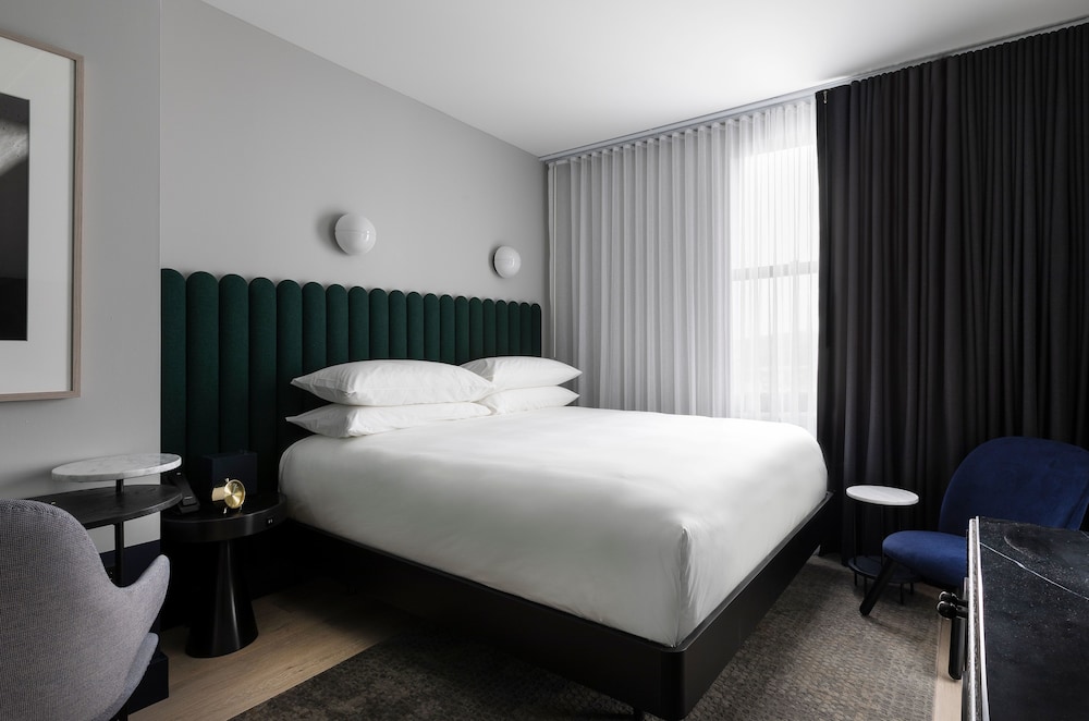Standard Room, 1 King Bed (King Bedroom) - Photo 6