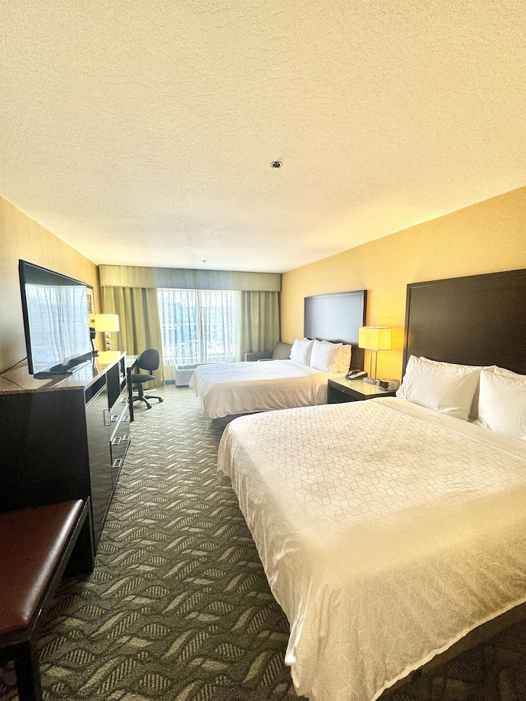 Standard Room, 2 Queen Beds, Accessible (Comm Access) - Photo 3