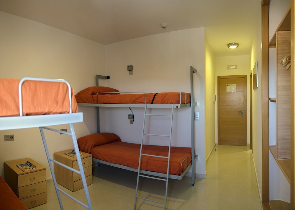 Habitación Cuádruple Básica con Baño Privado