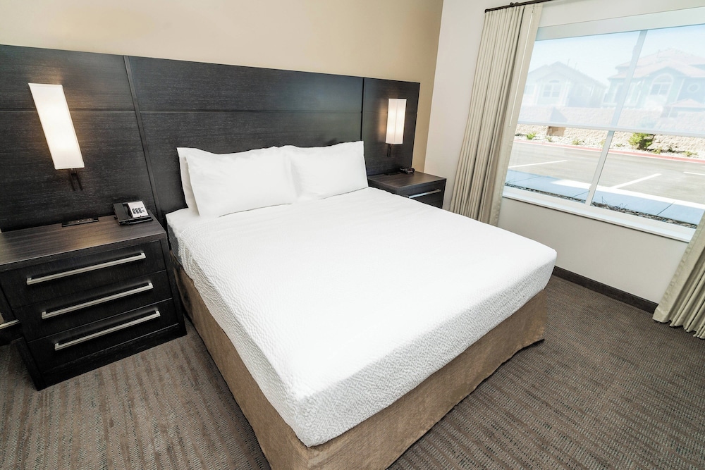 Suite, 1 King Bed with Sofa bed photo 1