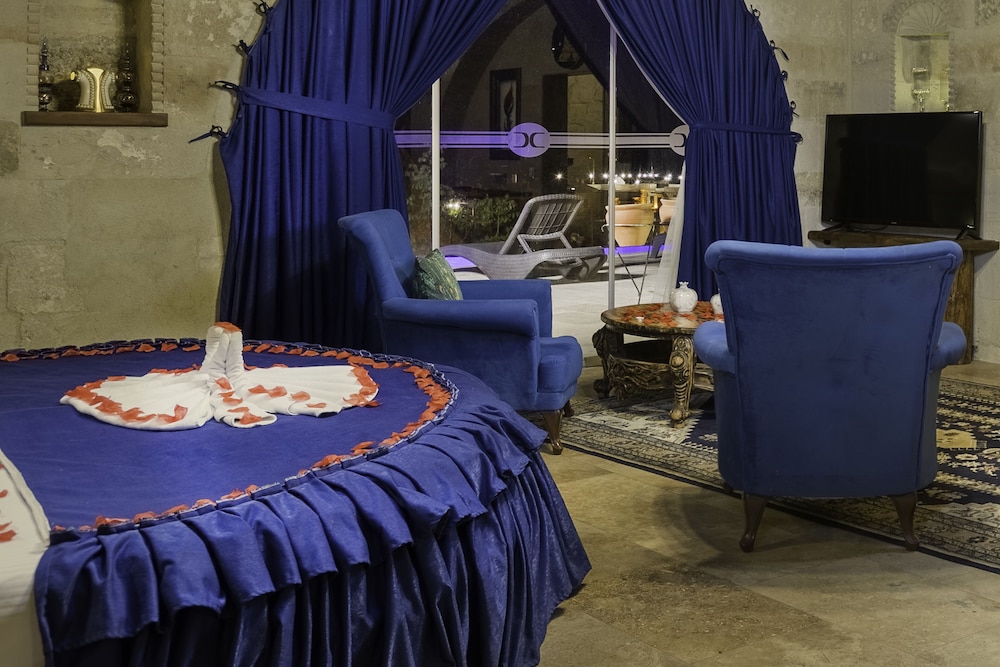 120 Queen Suit with Jacuzzi (Topfloor) photo 3