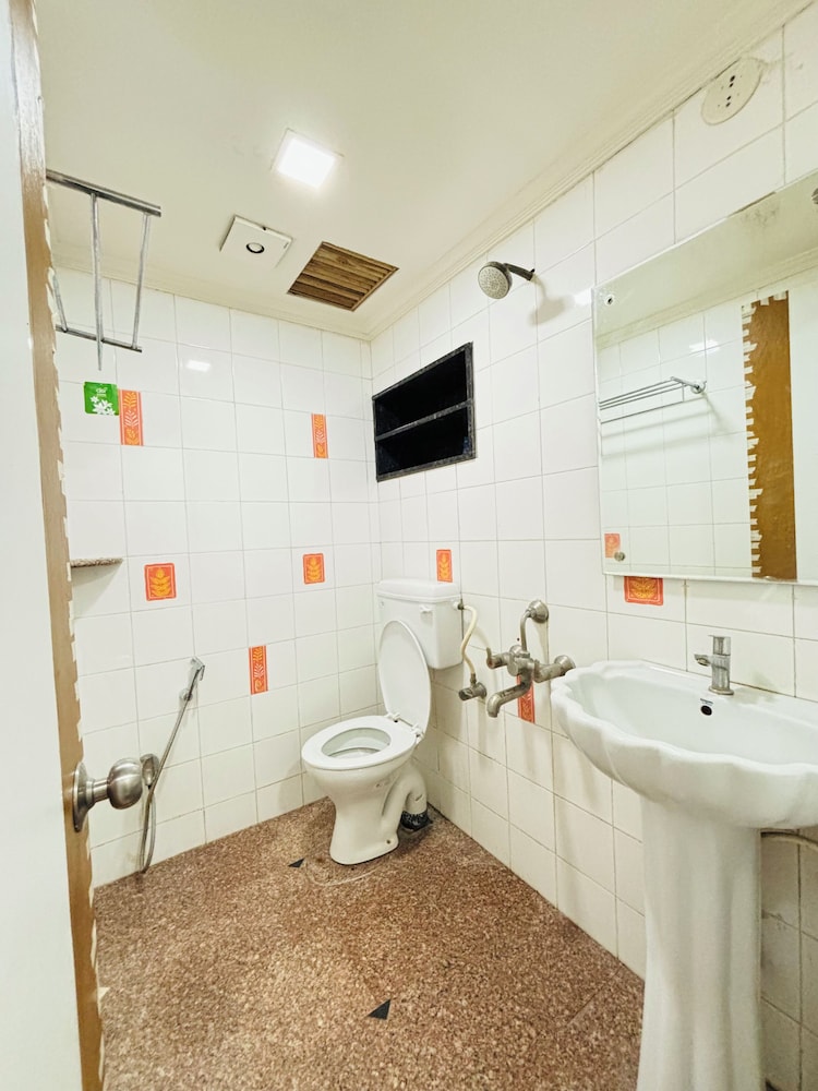 Deluxe Double Room - Photo 13