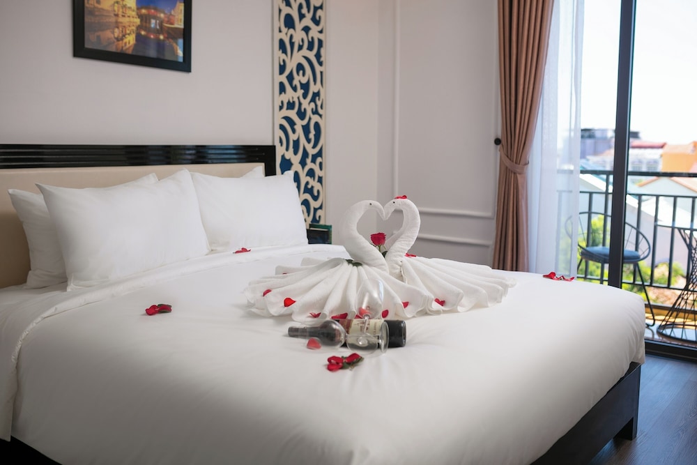 Honeymoon Double Room, Pool View