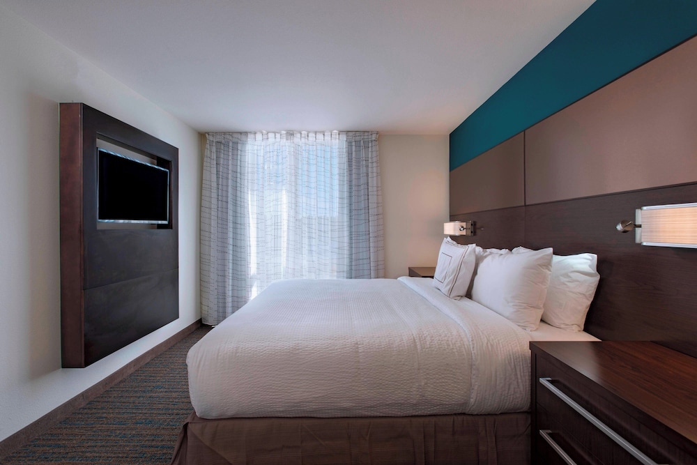 Suite, 2 Bedrooms (Mobility Accessible, Tub) photo 3