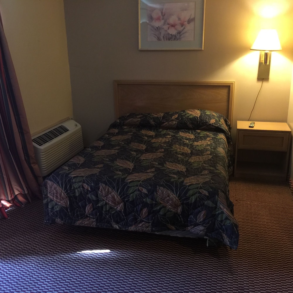 Room, 1 Queen Bed, Non Smoking, Refrigerator & Microwave