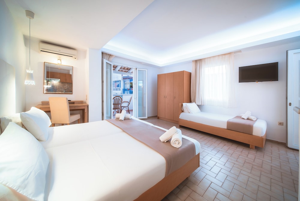 Triple Room, Jetted Tub