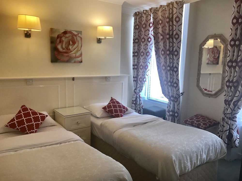 Triple Room, 3 Twin Beds photo 3