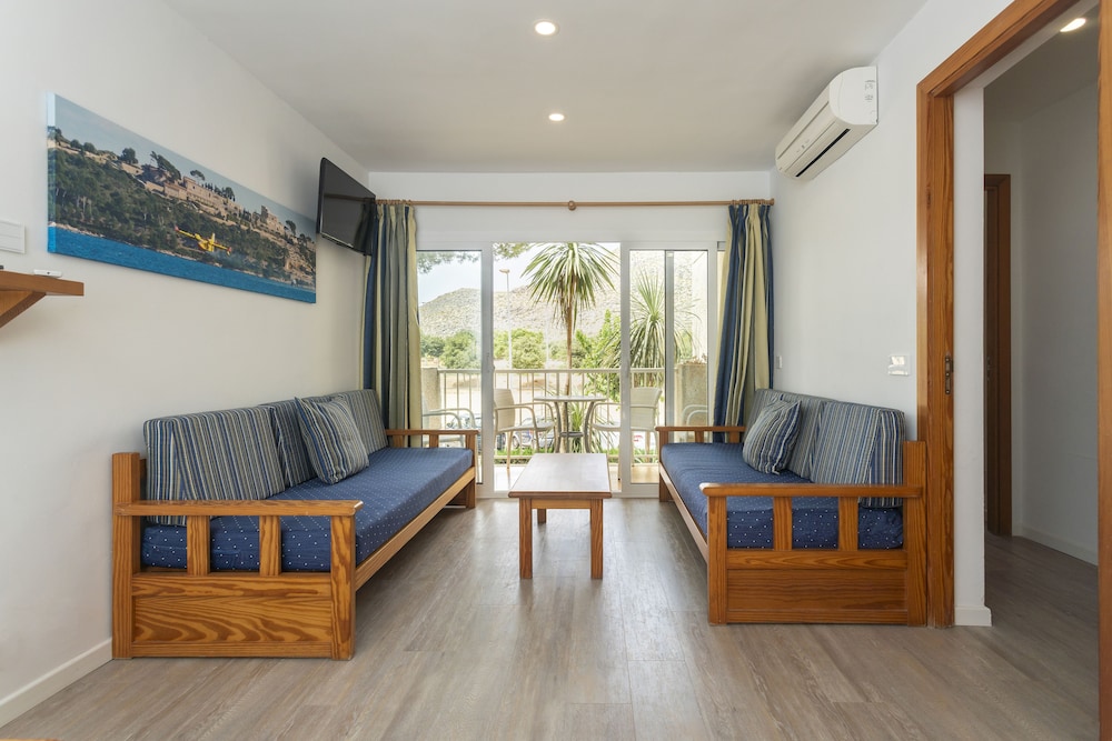 Apartment, 1 Bedroom, Balcony (main hotel building 50m away) photo 2