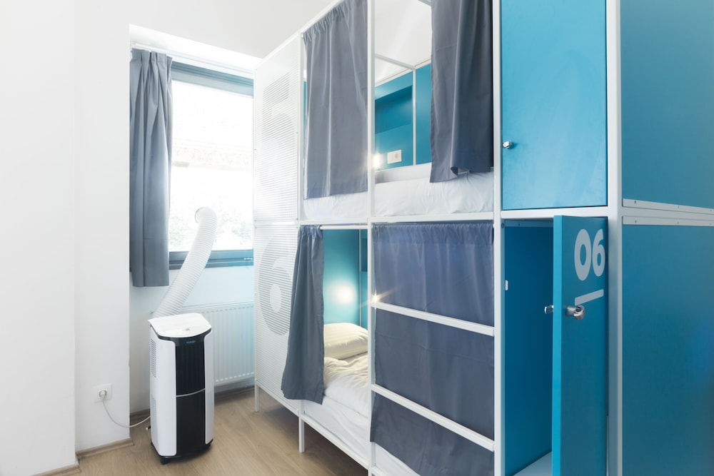 Shared Dormitory, Mixed Dorm, Shared Bathroom