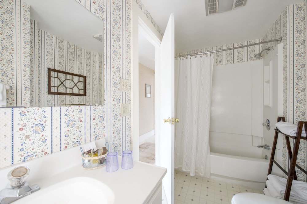 Carriage House Suite, Two Bedrooms photo 2