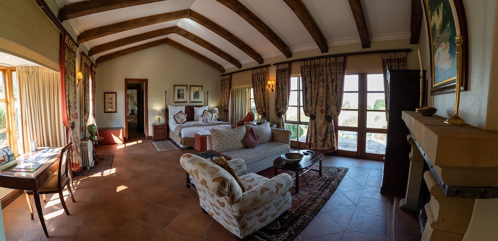 Superior Suite, 1 King Bed, Fireplace, Lakeside photo 1