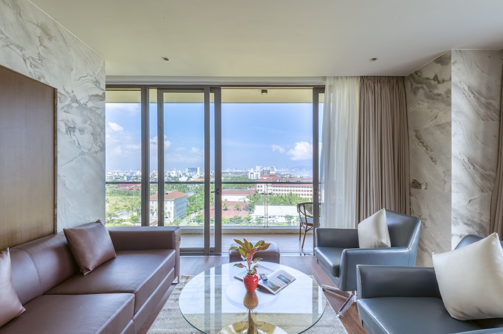 Ocean Grand Suite with Pool photo 2