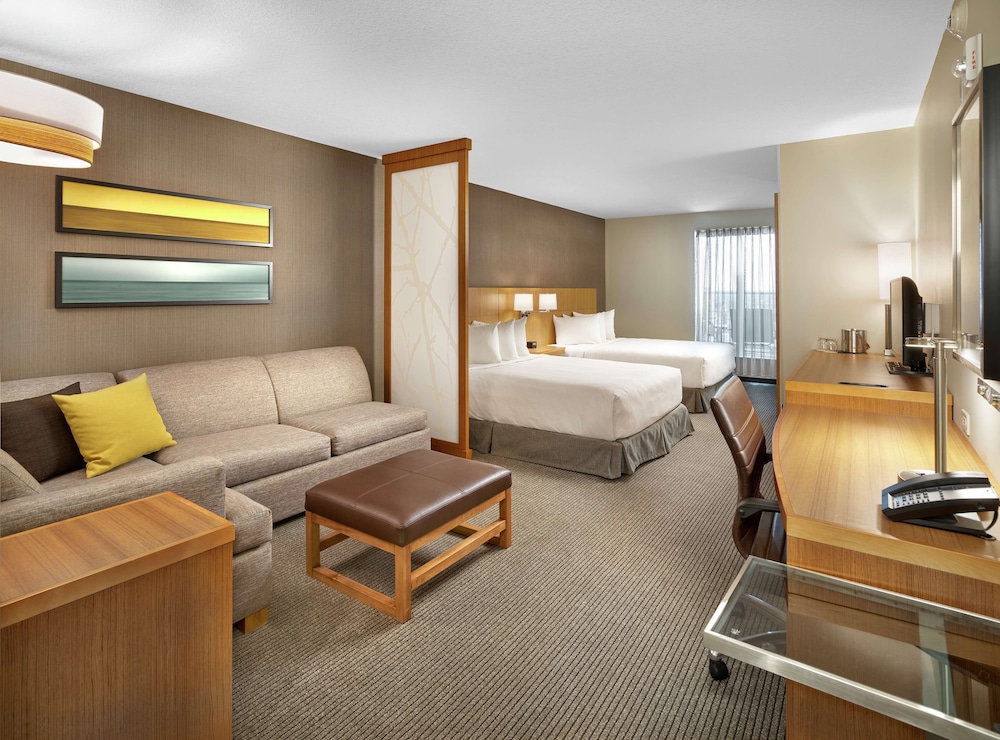Room, 2 Queen Beds, Accessible, Bathtub
