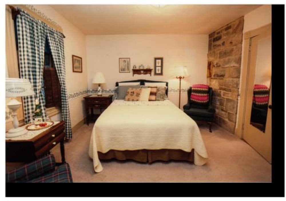 Room, Private Bathroom (Ivy Queen Room)