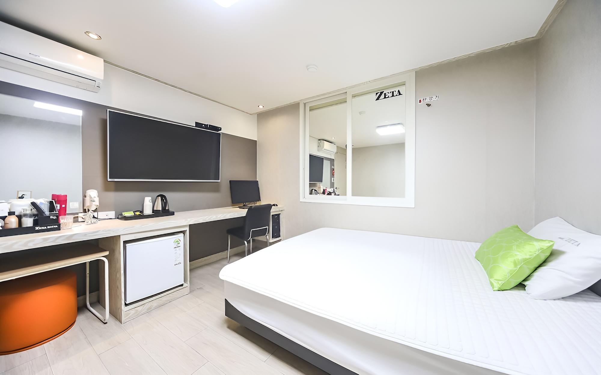 Room (Twin (2 person)) - Photo 12