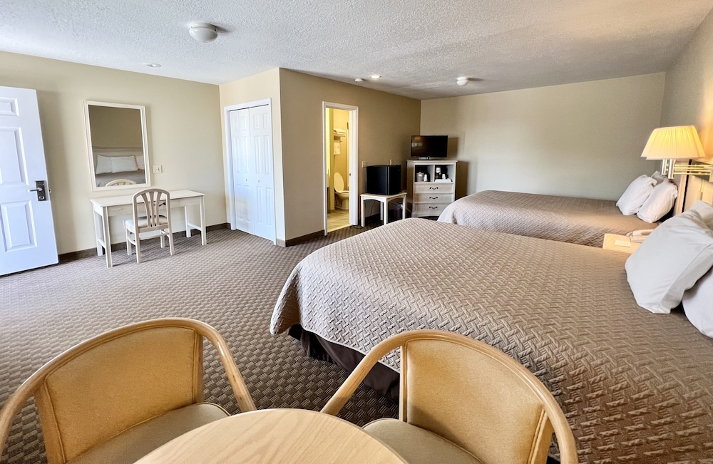 Deluxe Room, 2 Queen Beds, Patio, Courtyard Area photo 1
